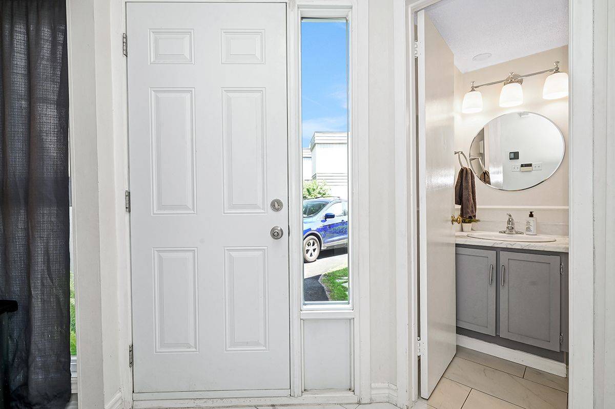 Blackburn Hamlet, ON K1B 4W9,30 Compata WAY