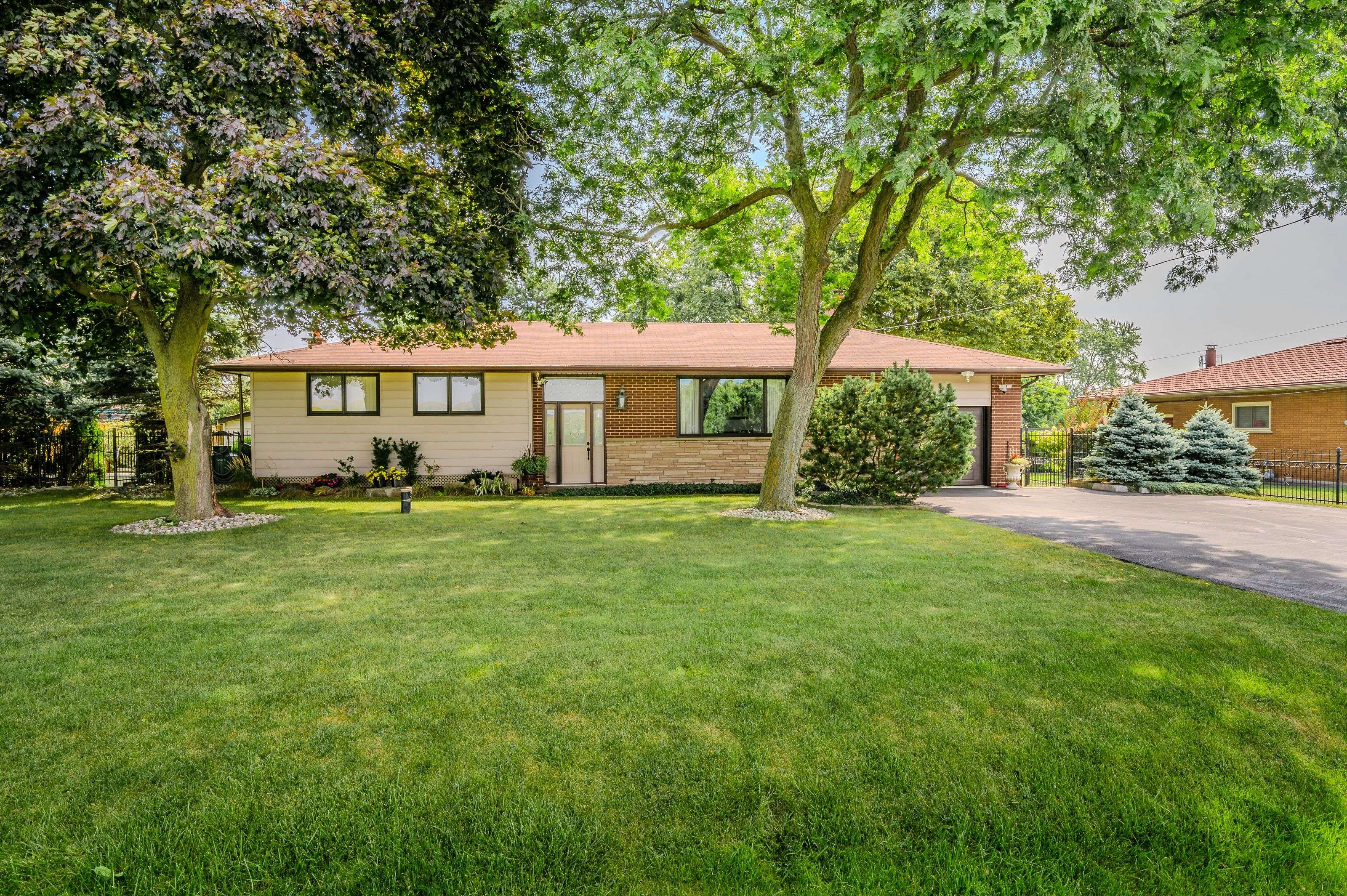 Hamilton, ON L9H 5E2,254 Sydenham RD