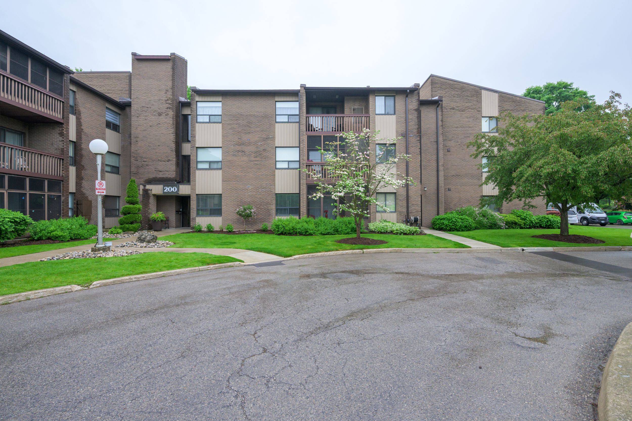 London North, ON N6H 4P8,200 Everglade CRES #206