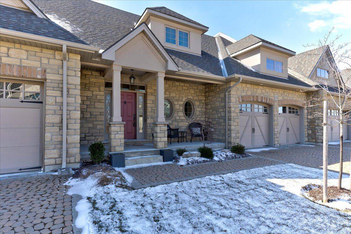 Tillsonburg, ON N4G 0A8,5 Wood Haven DR #302