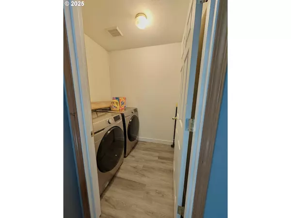 Portland, OR 97233,1912 SE 122ND AVE #11