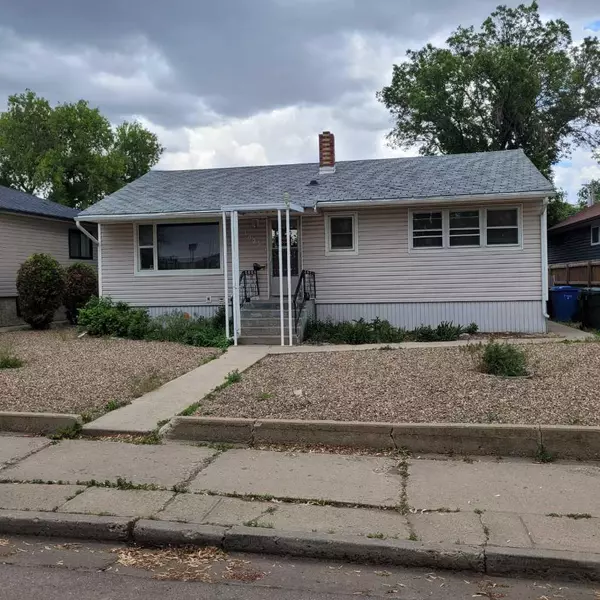 1005 Bullivant CRES SW, Medicine Hat, AB T1A 5G7