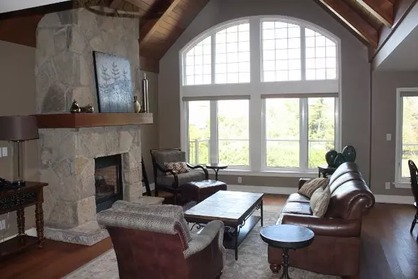Muskoka Lakes, ON P0B 1J0,3876 Muskoka Road 118 RD W #Bel W3