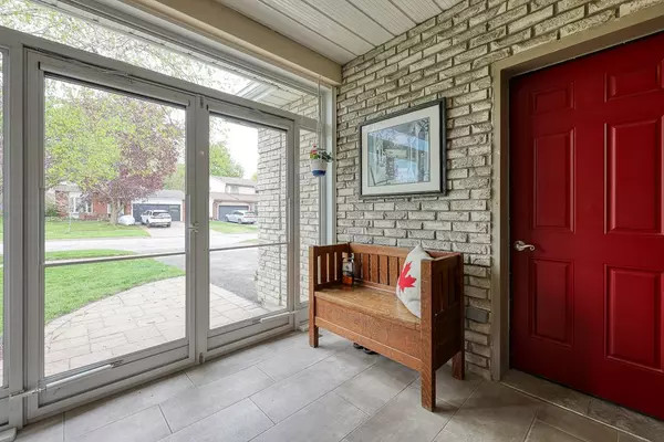 Kitchener, ON N2N 1L3,18 Charnwood CT