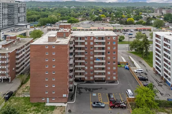 851 Queenston RD #104, Hamilton, ON L8G 1B4