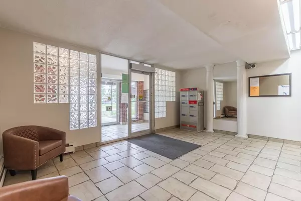 Hamilton, ON L8G 1B4,851 Queenston RD #104