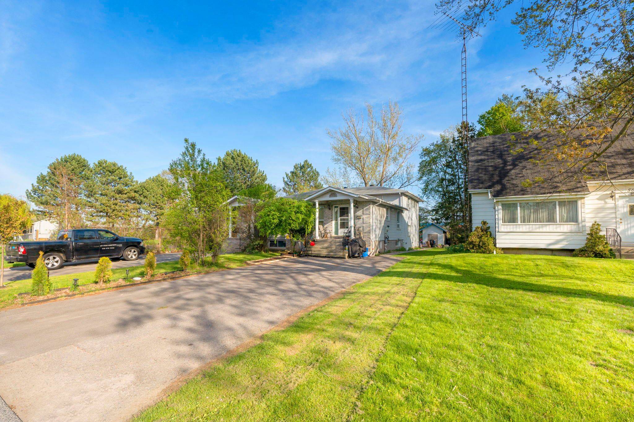 Oshawa, ON L1H 3N6,569 Veterans RD