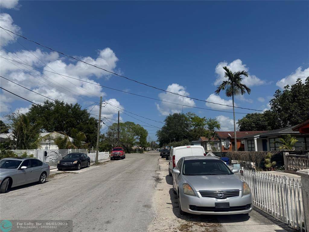 Miami, FL 33147,1735 NW 69th St