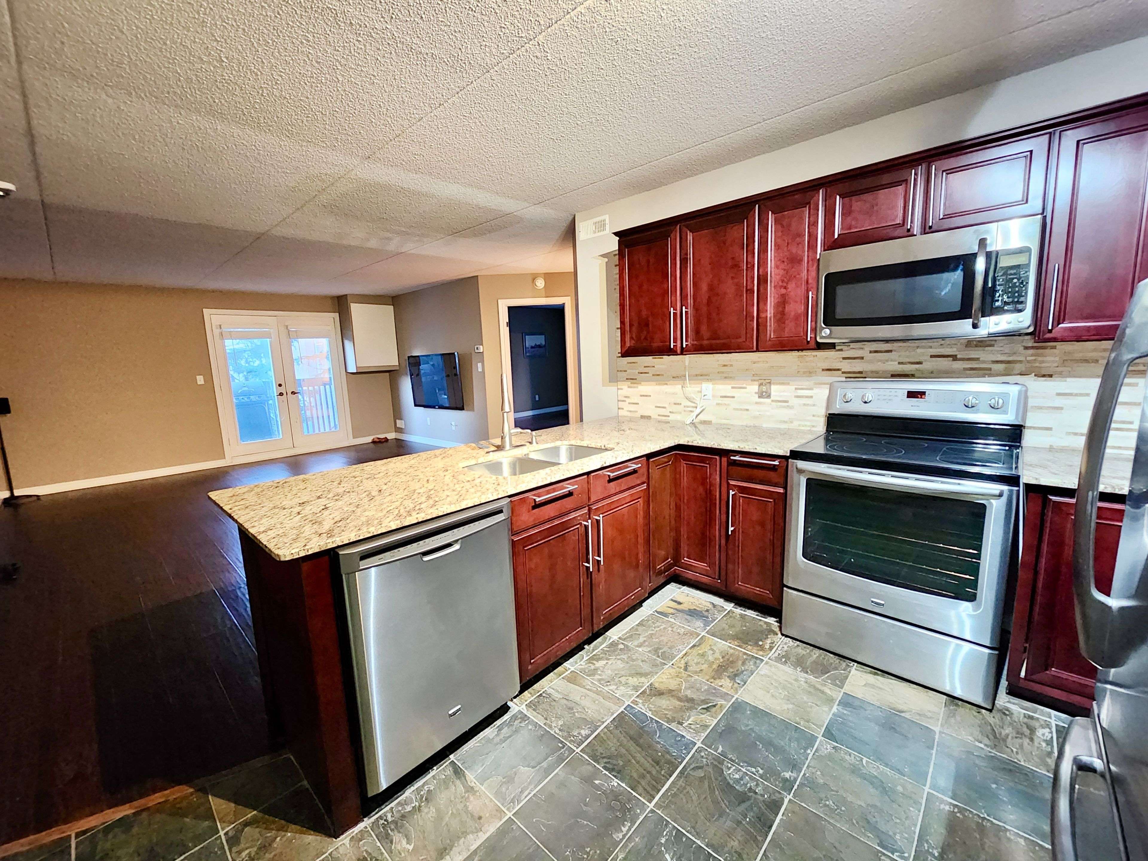 Burlington, ON L7M 4C2,2020 Cleaver AVE #212
