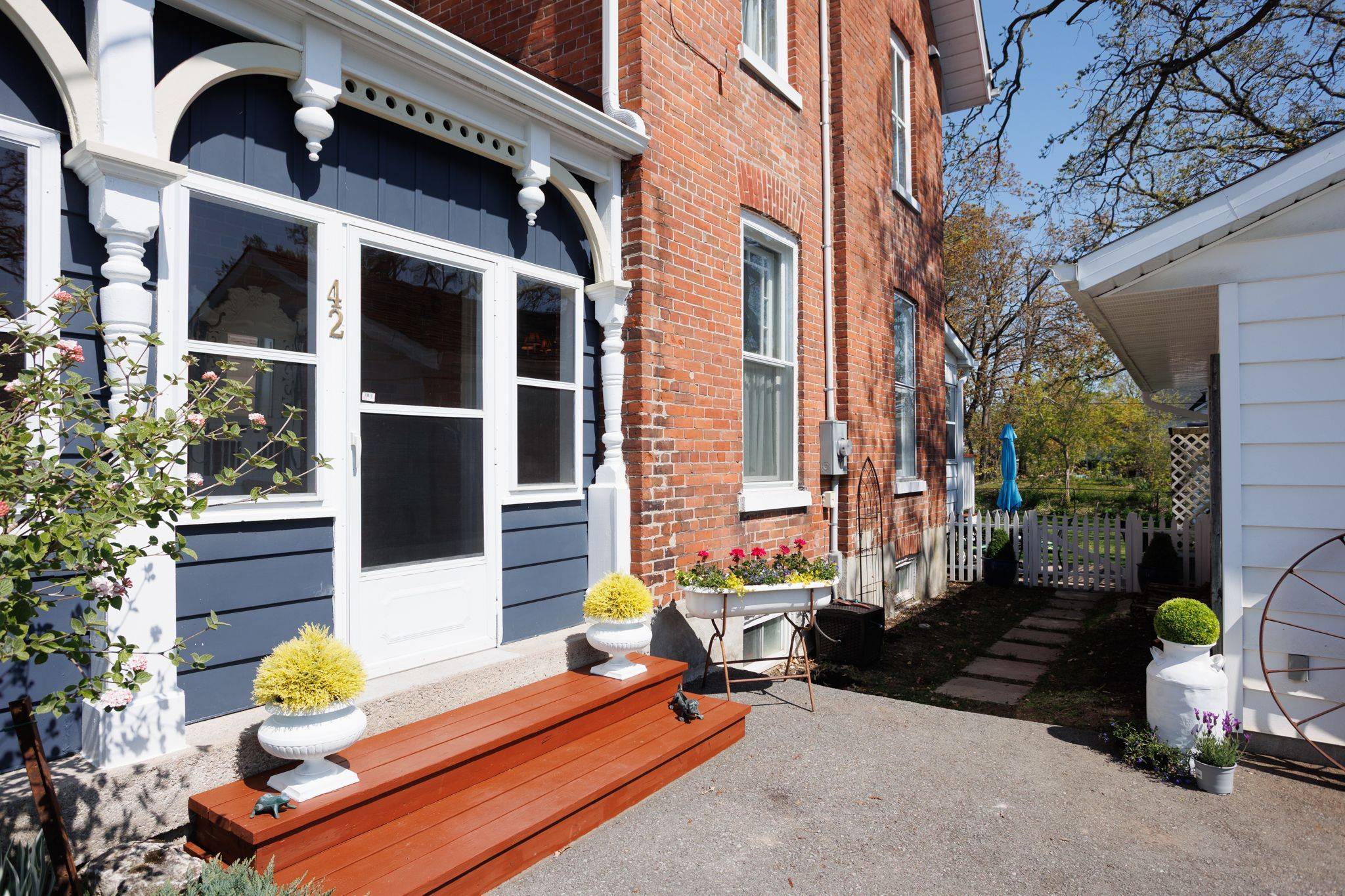 Kawartha Lakes, ON K0M 1N0,42 Oak ST