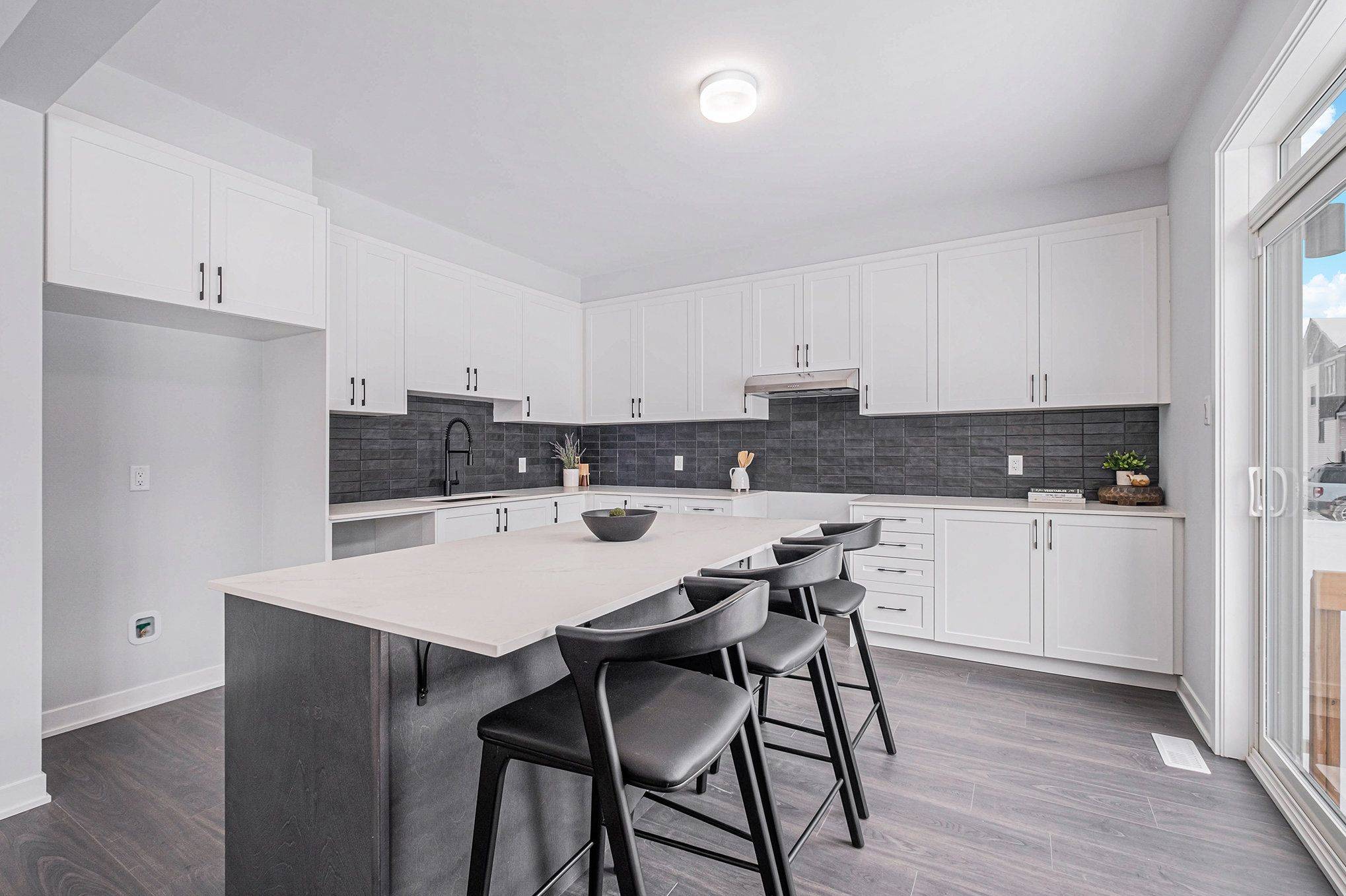 Stittsville - Munster - Richmond, ON K0A 2Z0,107 Viburnum TER