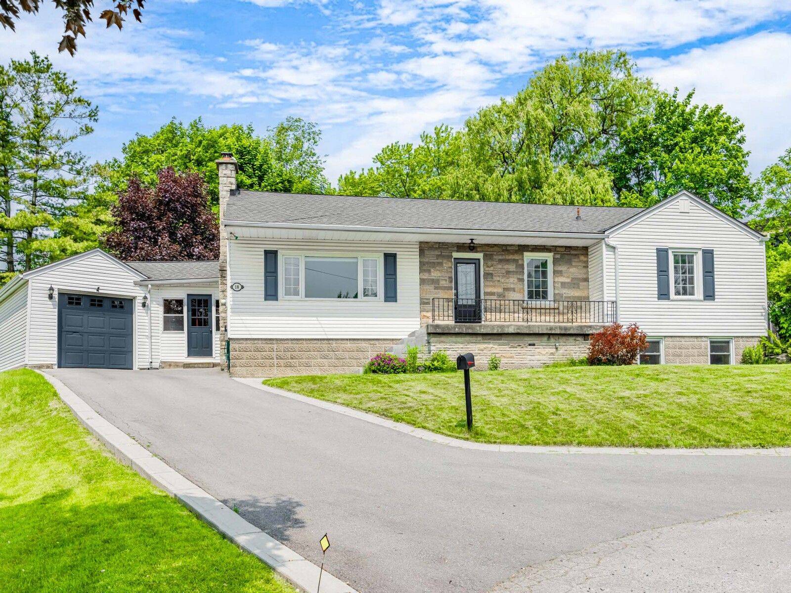 Hamilton, ON L9H 1S3,18 Underhill AVE