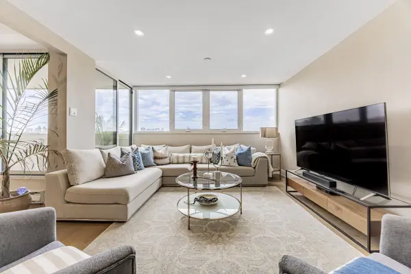 Toronto C09, ON M4W 3M3,360 Bloor ST E #603