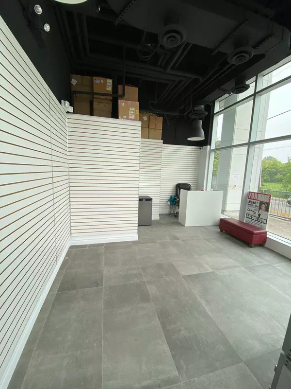 Richmond Hill, ON L4C 0X4,9610 Yonge ST #A4