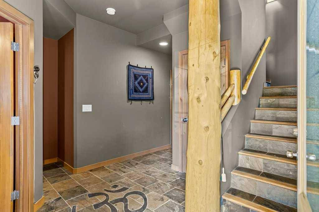 Canmore, AB T1W 2H3,626 4 ST