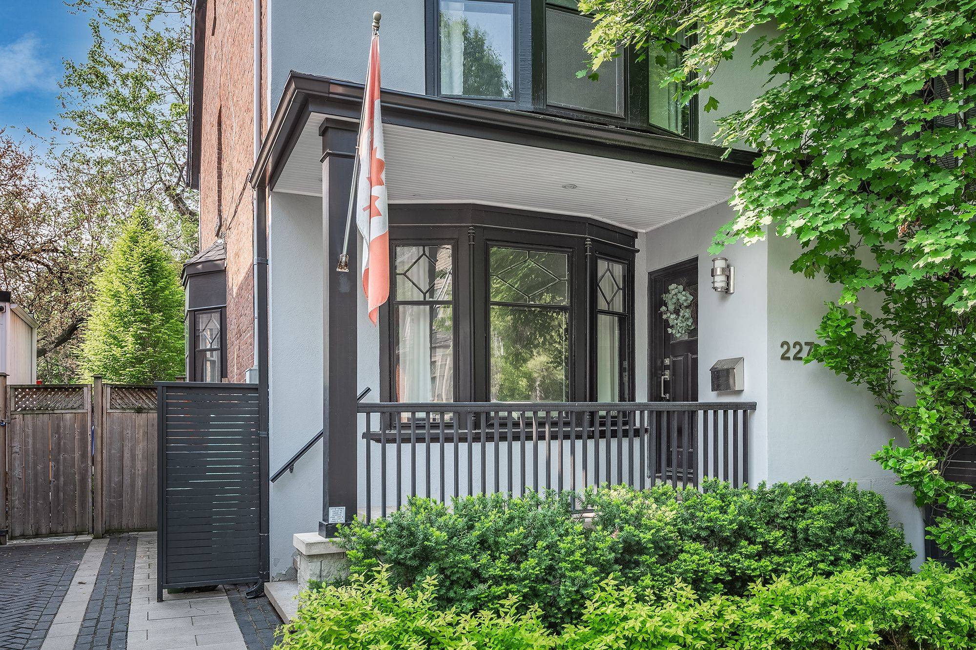 Toronto C02, ON M4V 1C7,227 Cottingham ST