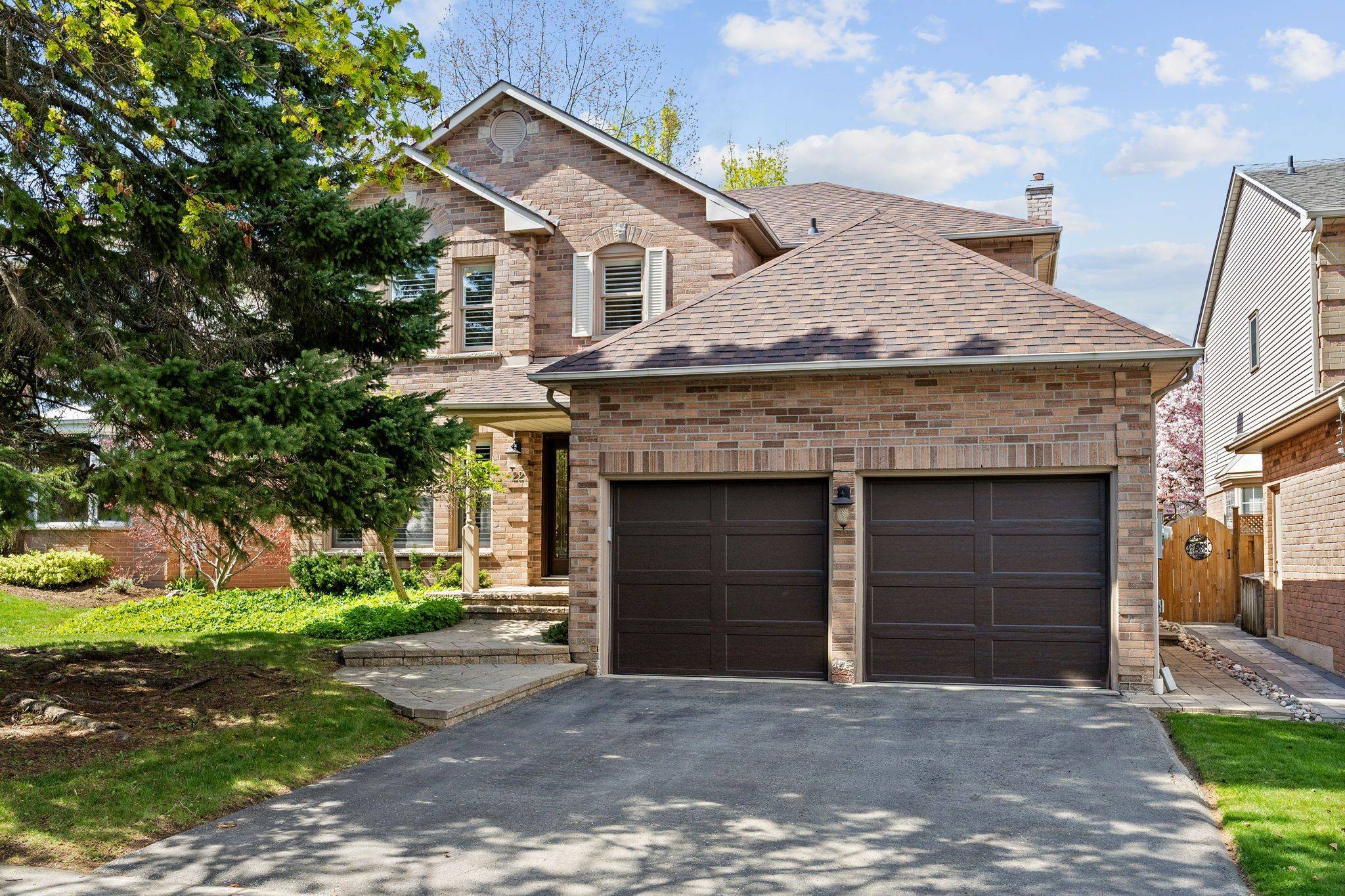 Whitby, ON L1P 1L5,22 Kennett DR