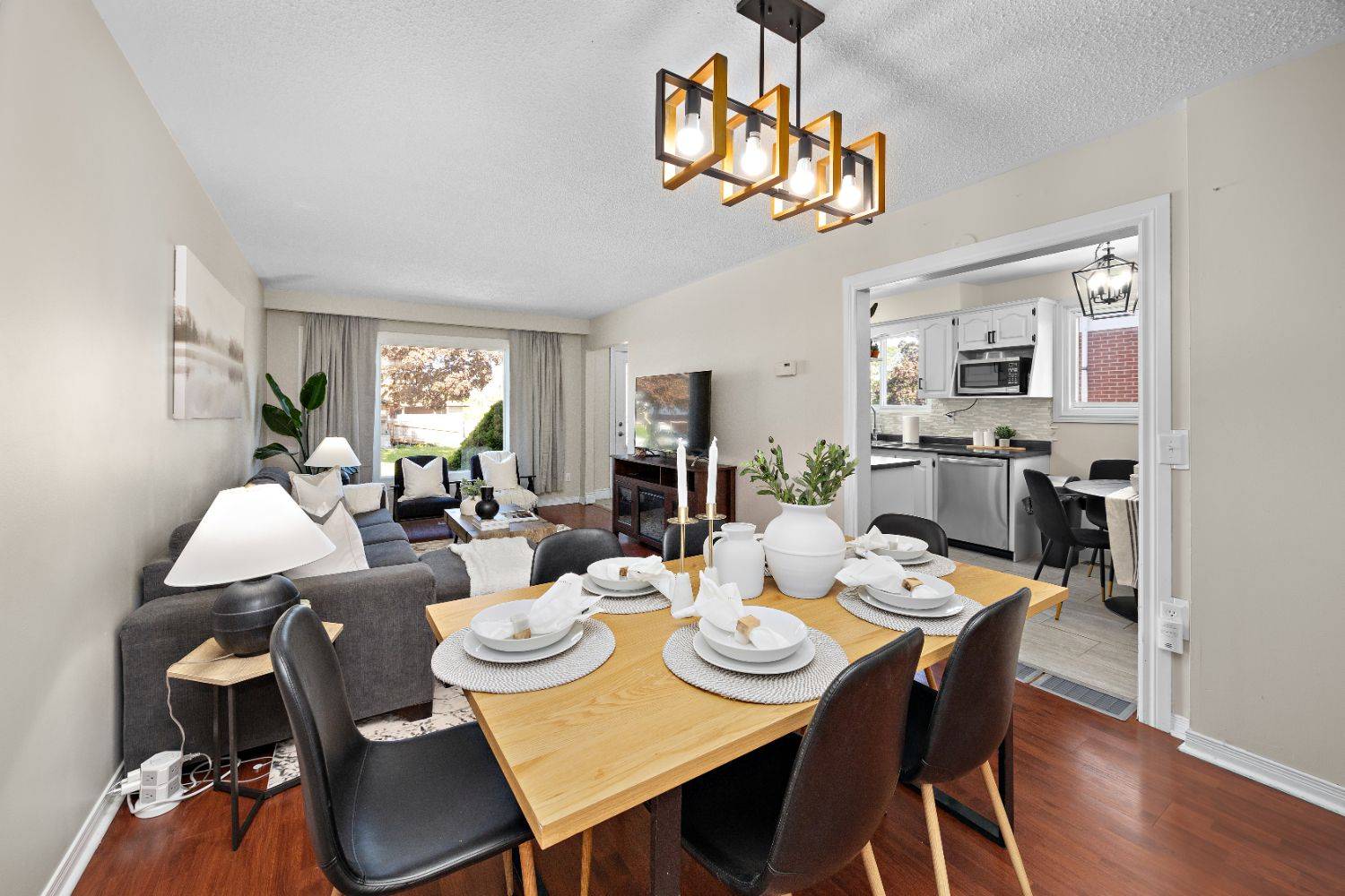 Oshawa, ON L1J 5X2,52 Vancouver CT