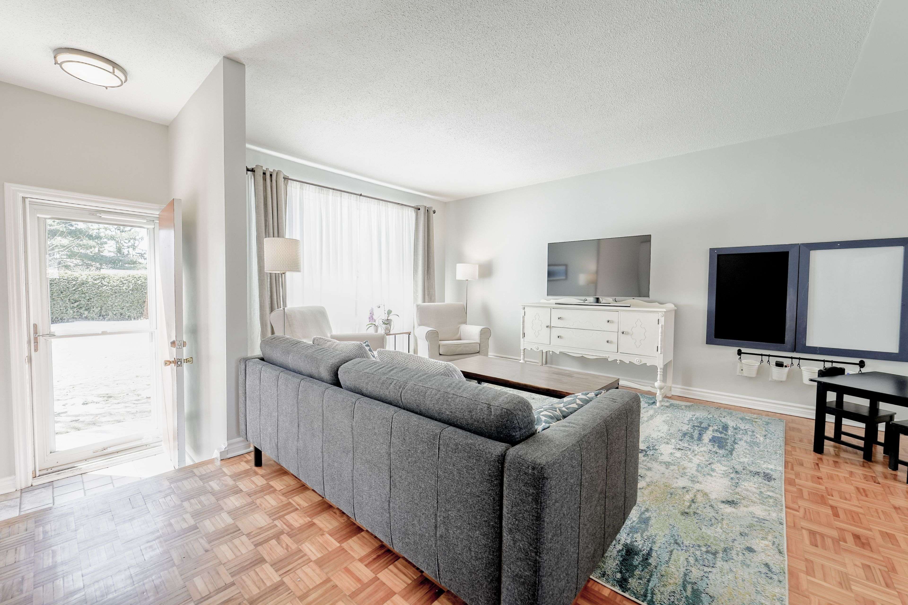 Kanata, ON K2L 1P6,17 Uxbridge CRES