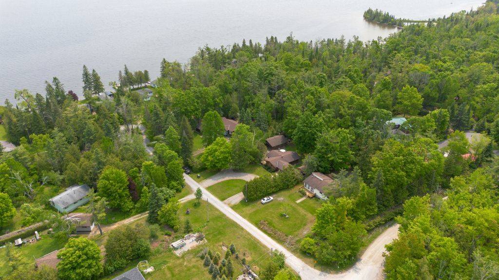 Kawartha Lakes, ON K0M 2B0,92 Laidlaw DR
