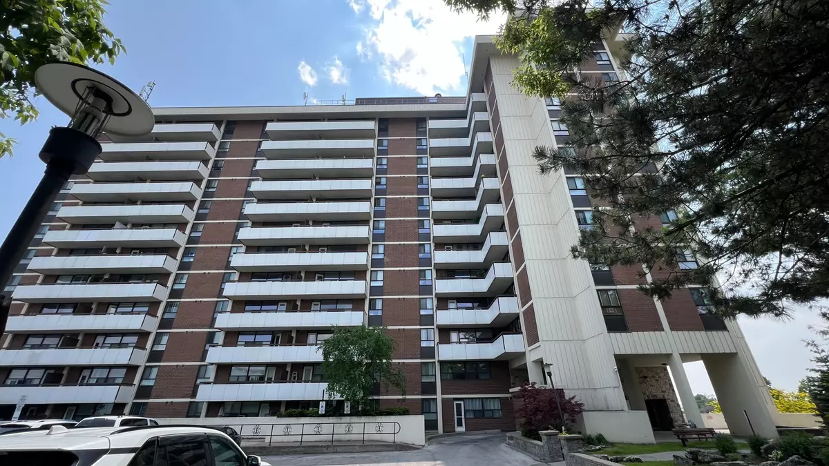 Toronto W03, ON M6M 5A6,541 Blackthorn AVE #405