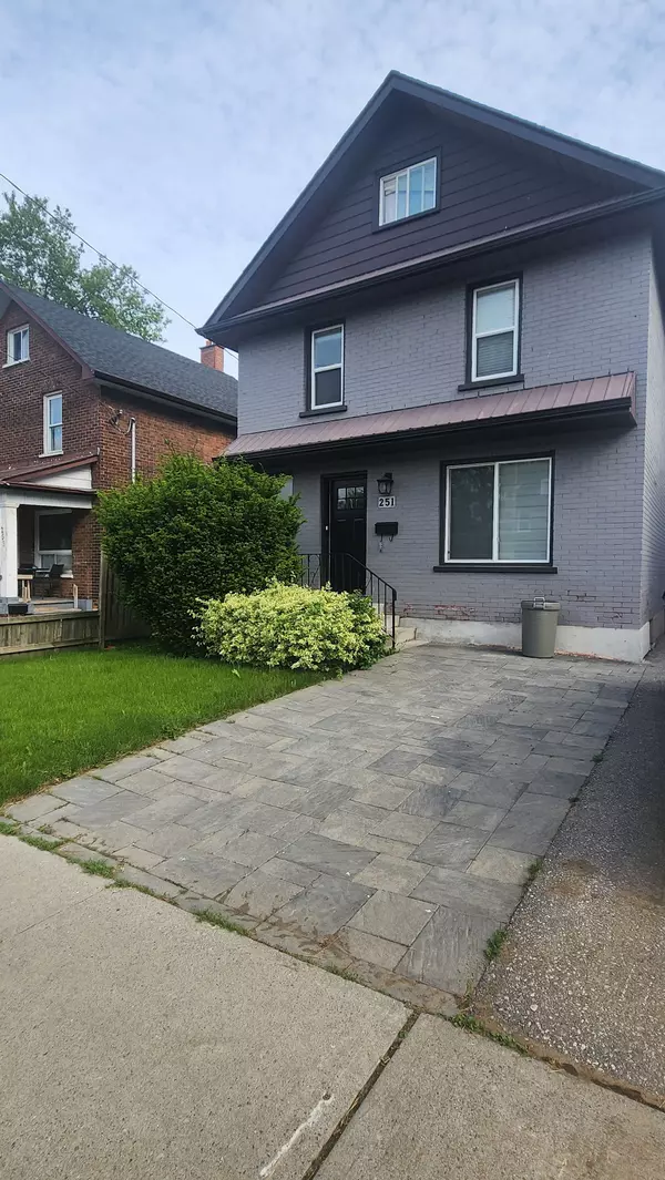 251 Bruce ST #2, Oshawa, ON L1H 1R4