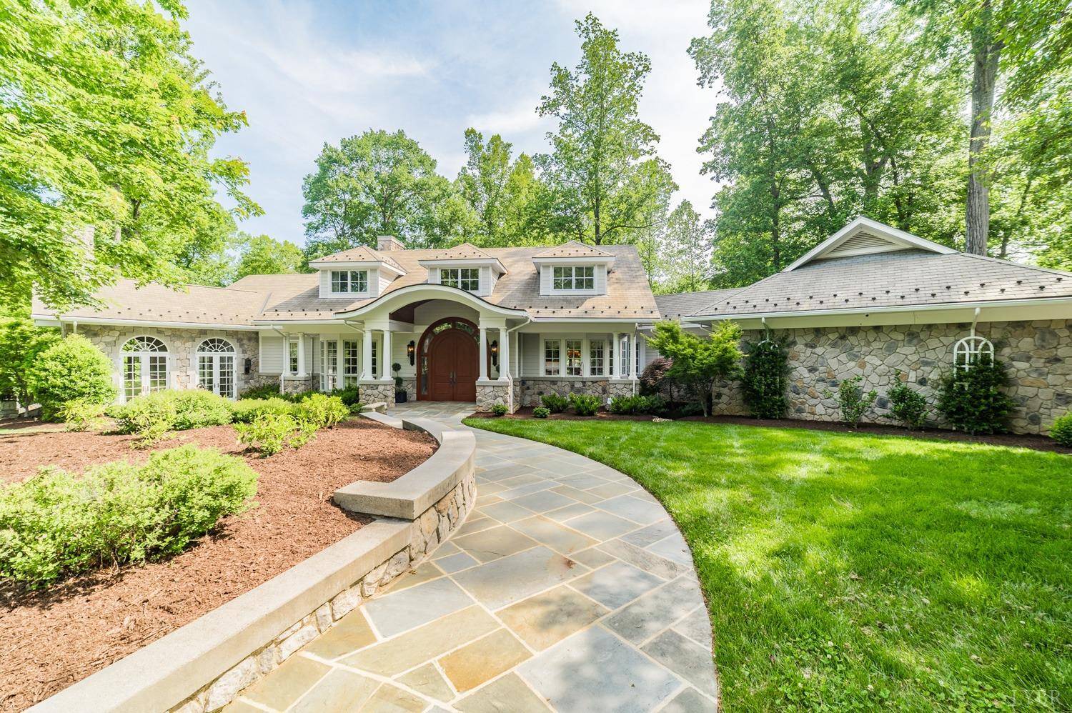 Lynchburg, VA 24503,611 Heritage DR