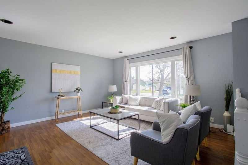 Calgary, AB T1Y 3B8,3323 Temple WAY Northeast