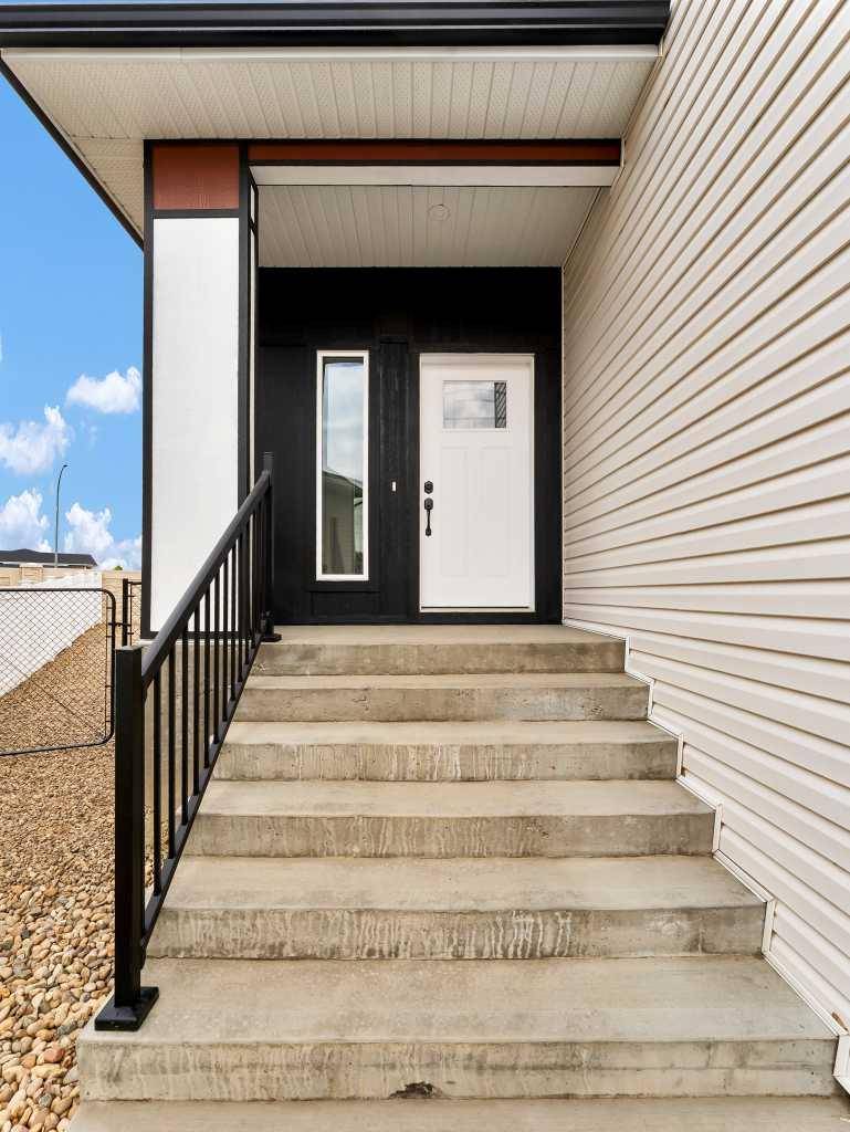 Medicine Hat, AB T1B 0M1,32 Somerside WAY Southeast