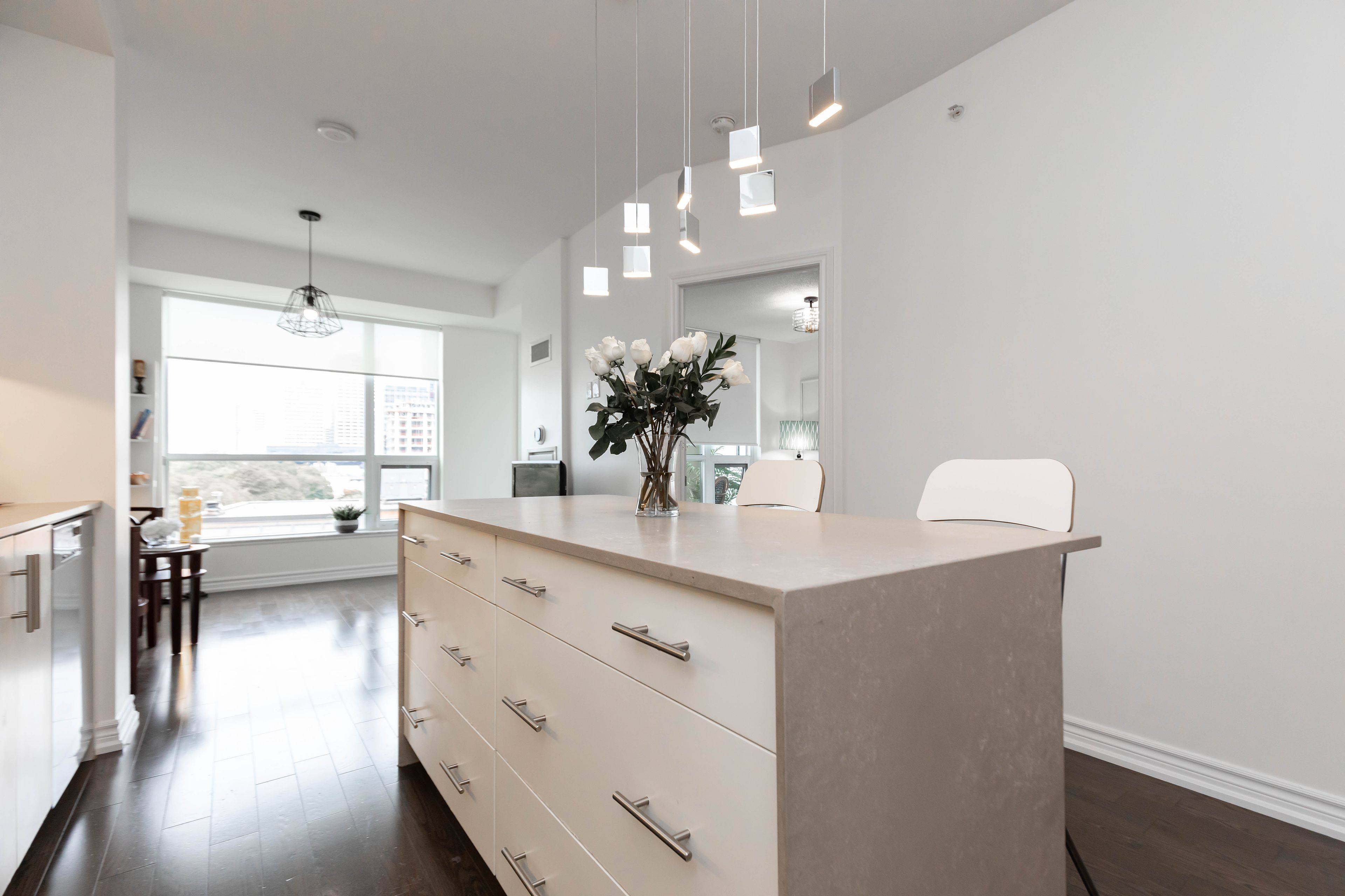 23 glebe RD W #519, Toronto C03, ON M5P 0A1