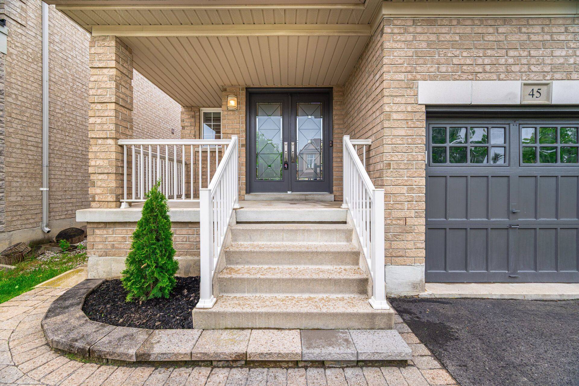 Vaughan, ON L4H 0C1,45 RETREAT BLVD