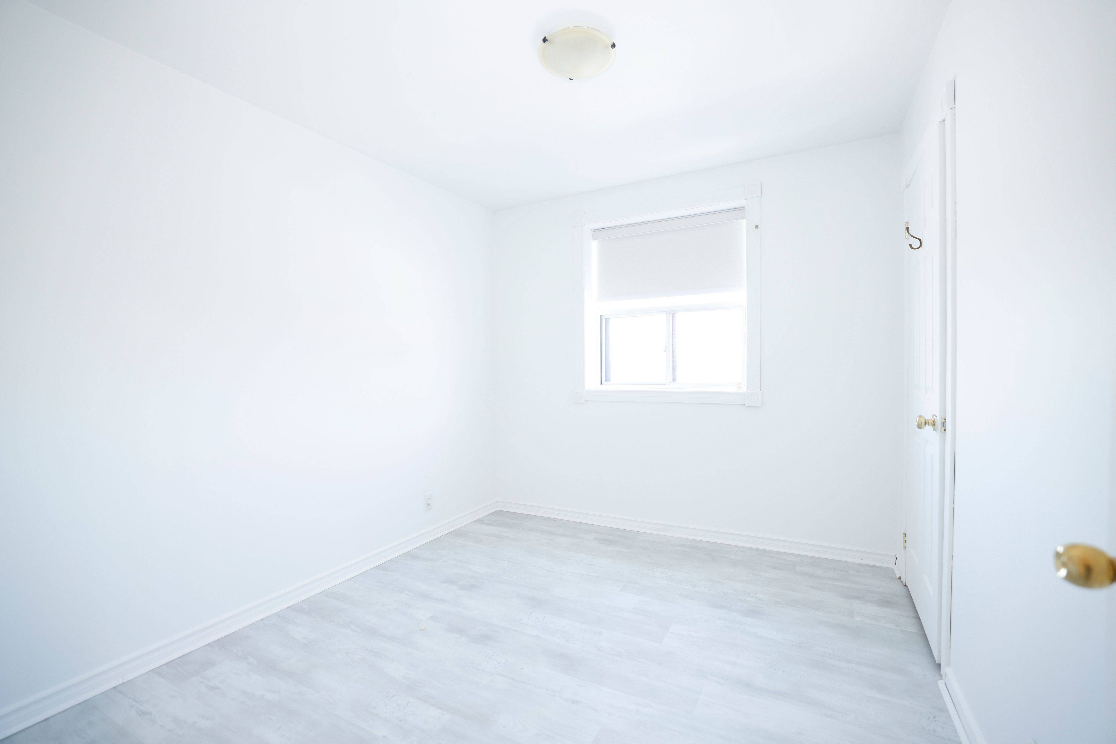 Bradford West Gwillimbury, ON L3Z 2B9,37 Holland ST W #2