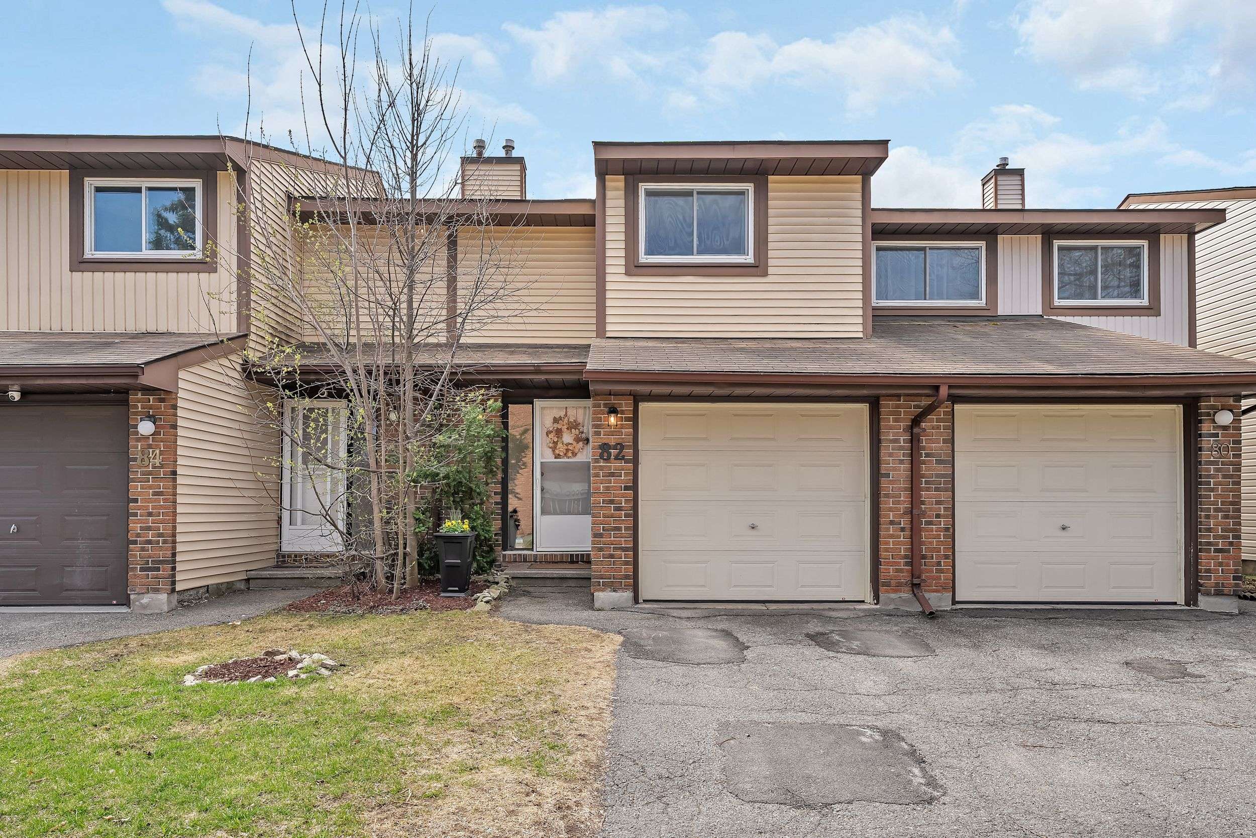 Kanata, ON K2L 2Y4,82 Baneberry CRES