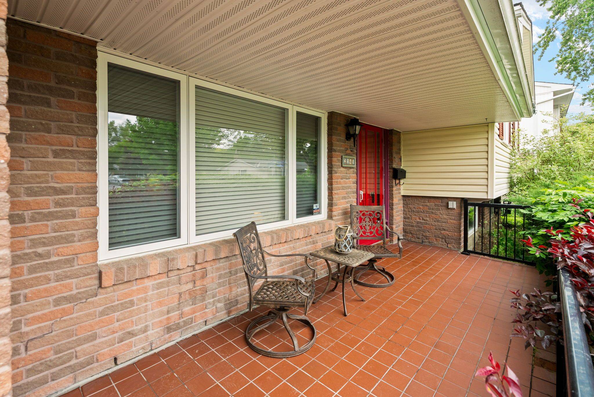 Beacon Hill North - South And Area, ON K1J 6L3,2143 Hubbard CRES
