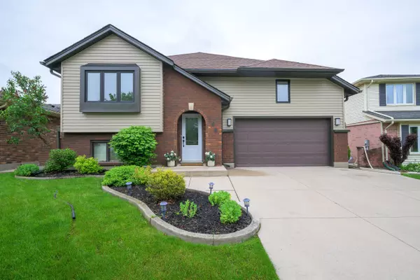 108 Golfdale CRES, London South, ON N6C 5P5