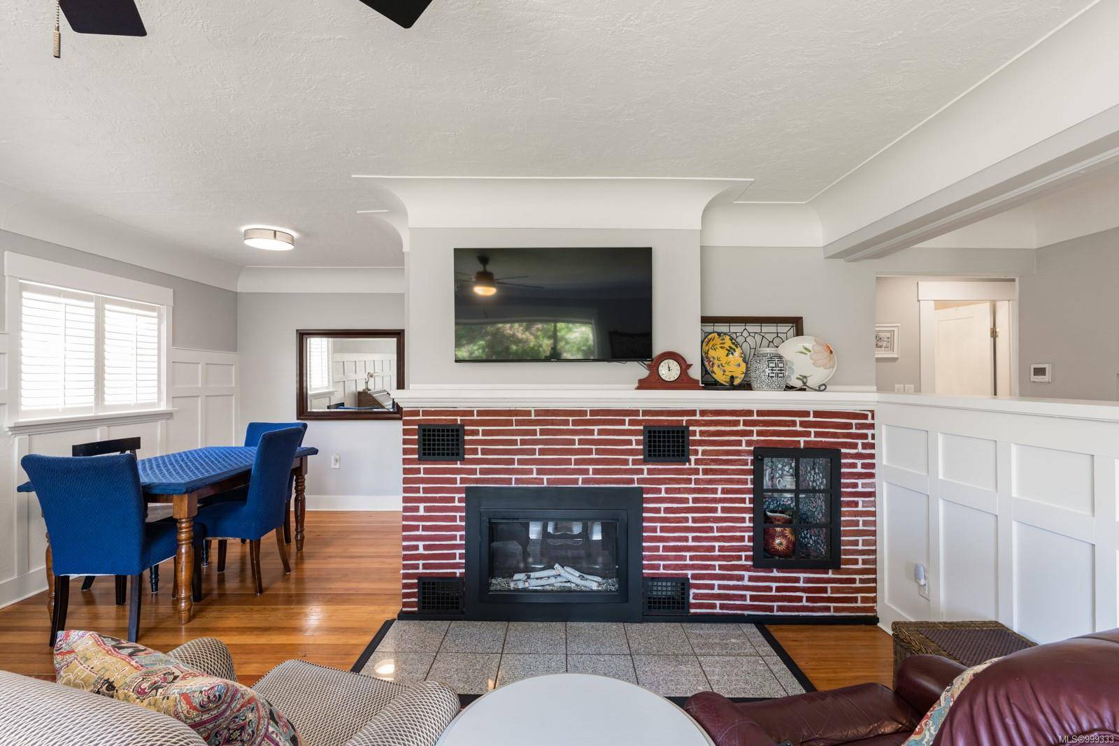 Victoria, BC V9A 2W6,727 Craigflower Rd