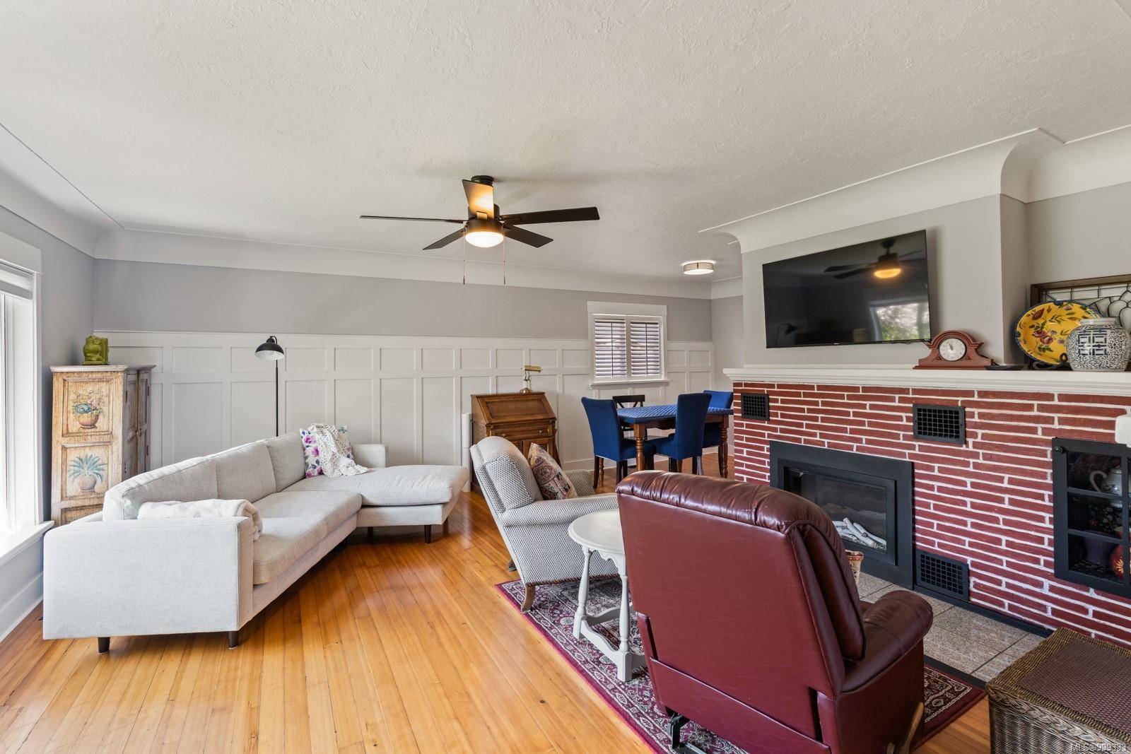 Victoria, BC V9A 2W6,727 Craigflower Rd