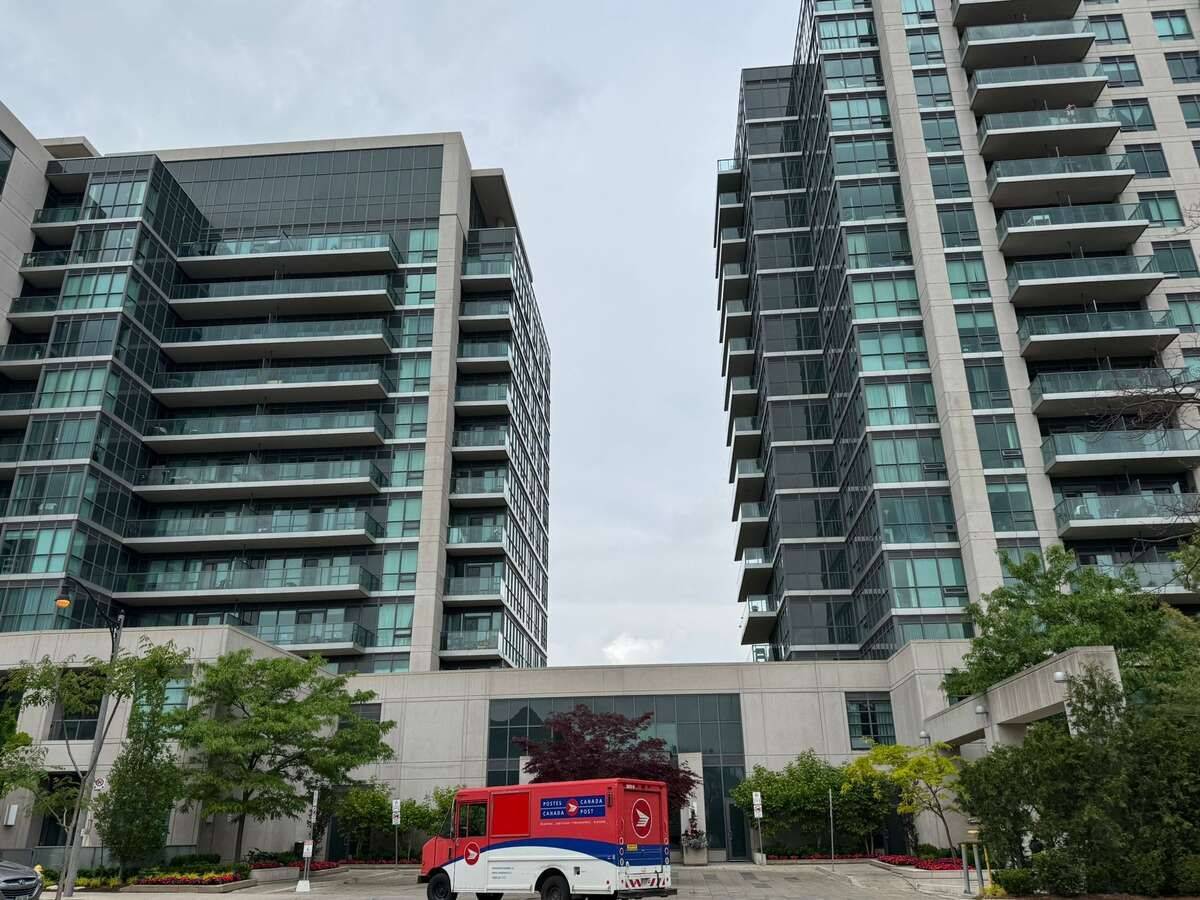 35 Brian Peck CRES #308, Toronto C11, ON M4G 0A5