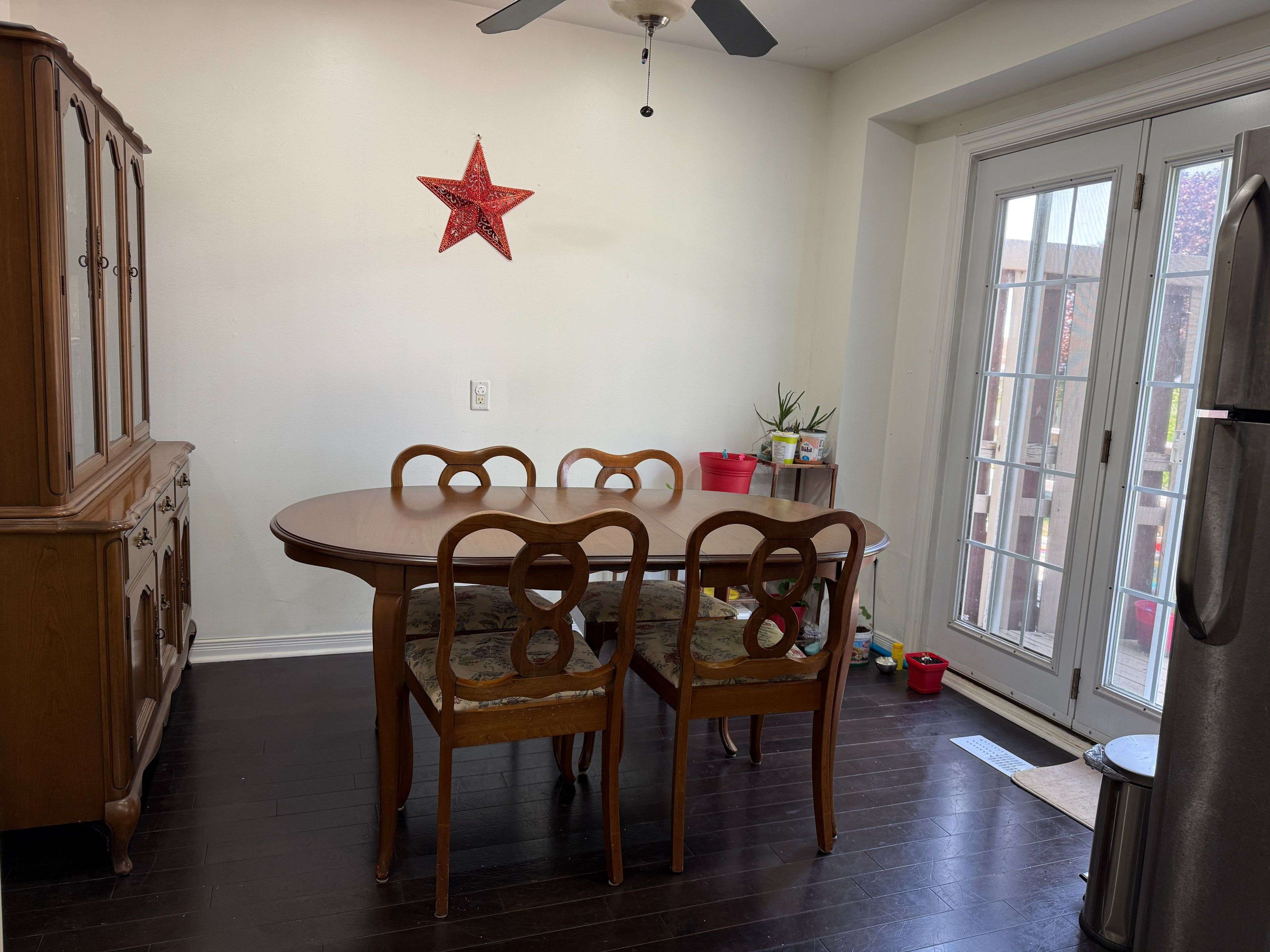 Oshawa, ON L1J 6L2,968 Renfrew CT
