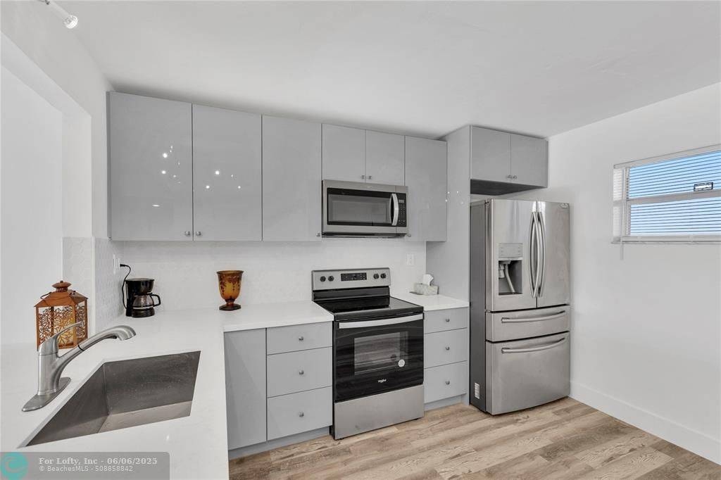 Lauderhill, FL 33319,3930 Inverrary Blvd  #702