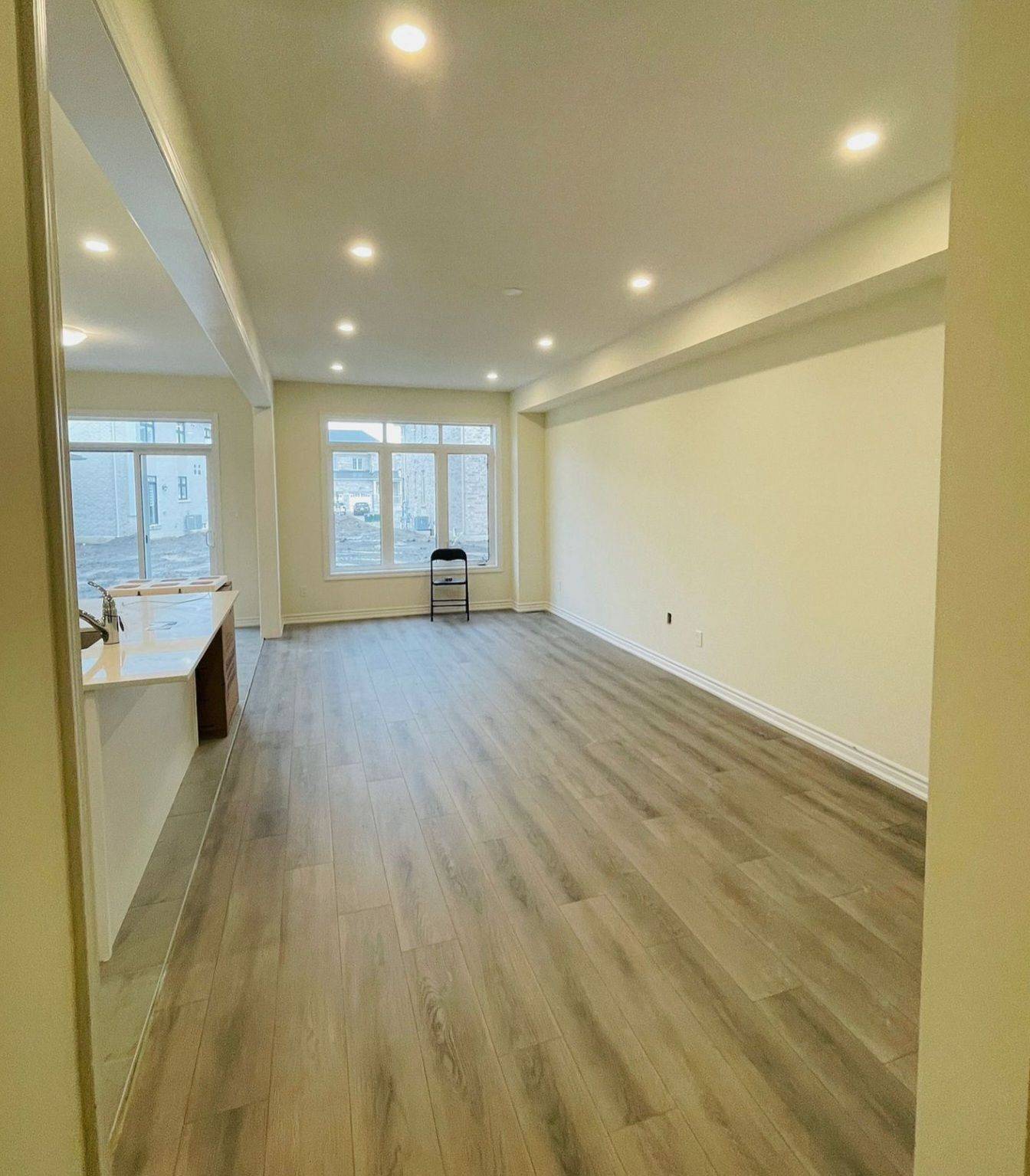 Bradford West Gwillimbury, ON L3Z 2A6,99 Jonkman BLVD