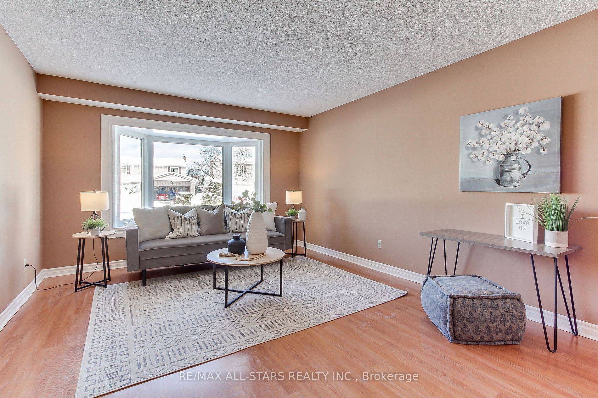 Newmarket, ON L3Y 5T3,113 Lowe BLVD