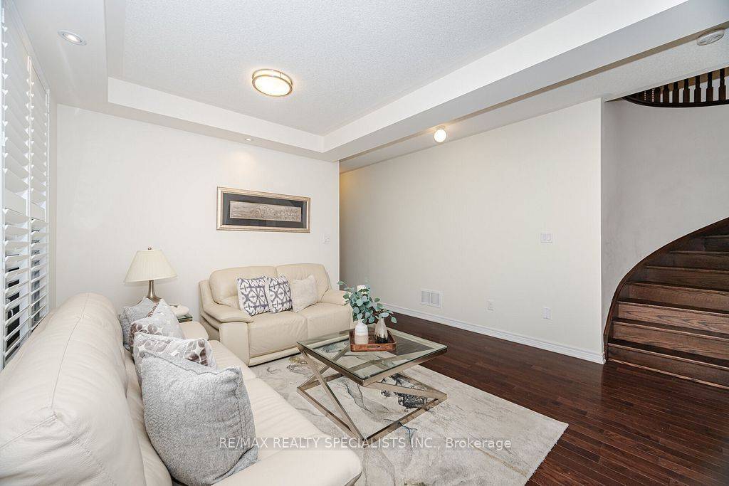 Brampton, ON L6Y 0Y4,15 Cranwood CIR