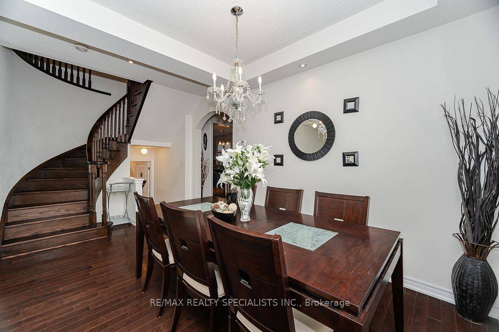 Brampton, ON L6Y 0Y4,15 Cranwood CIR