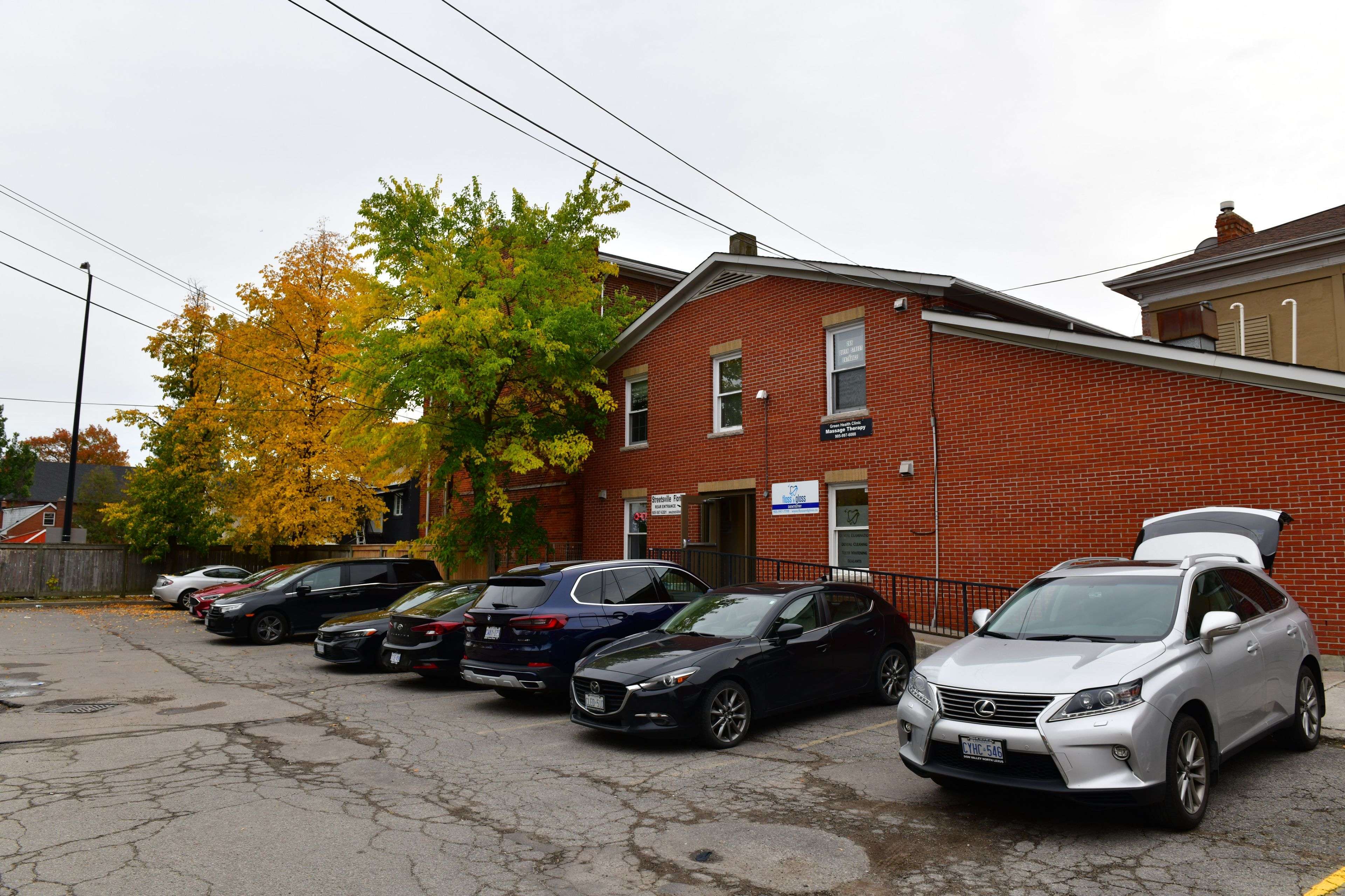 Mississauga, ON L5M 1L9,265 Queen ST S