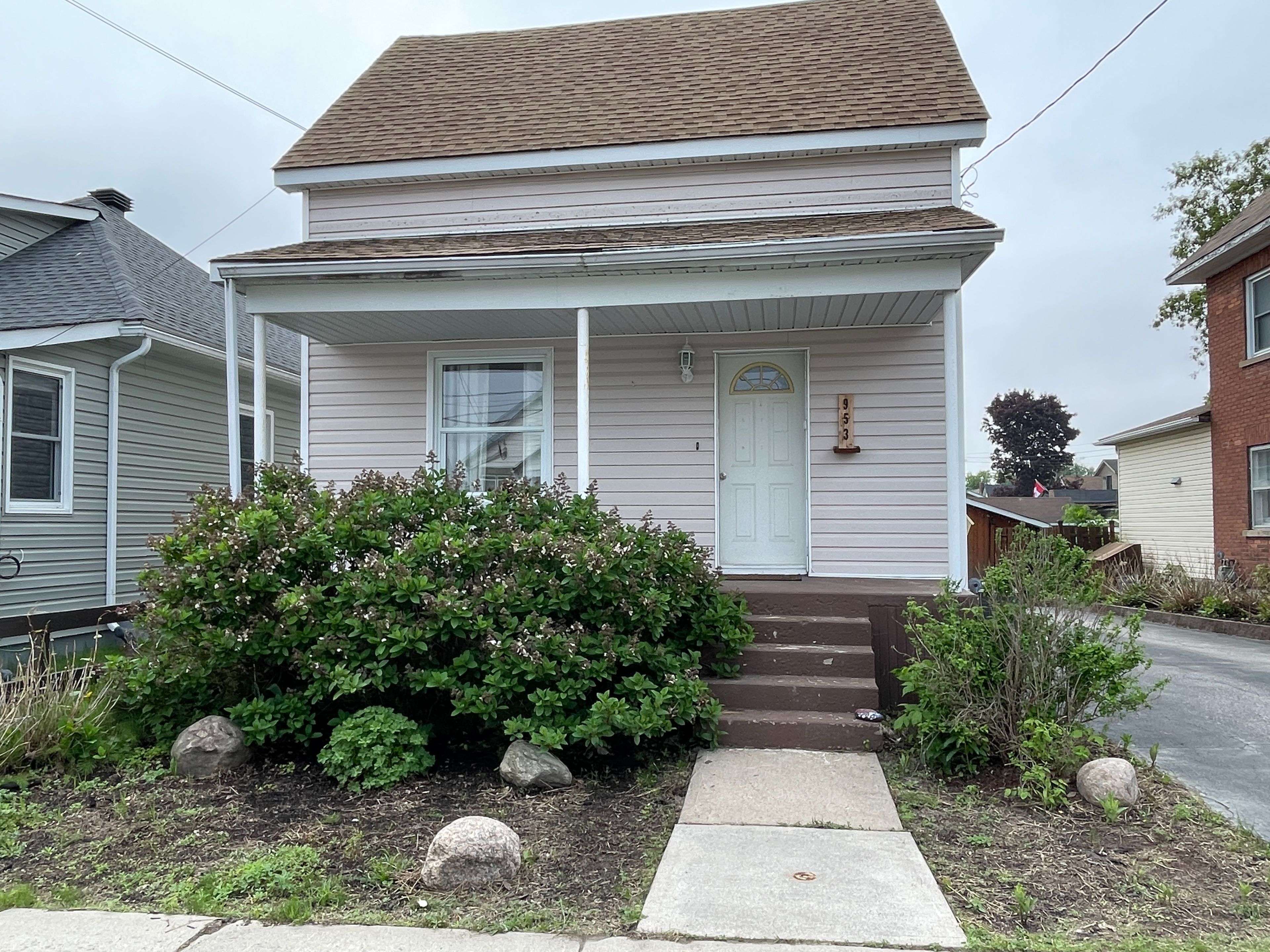 953 FERGUSON AVE, North Bay, ON P1B 1Y2