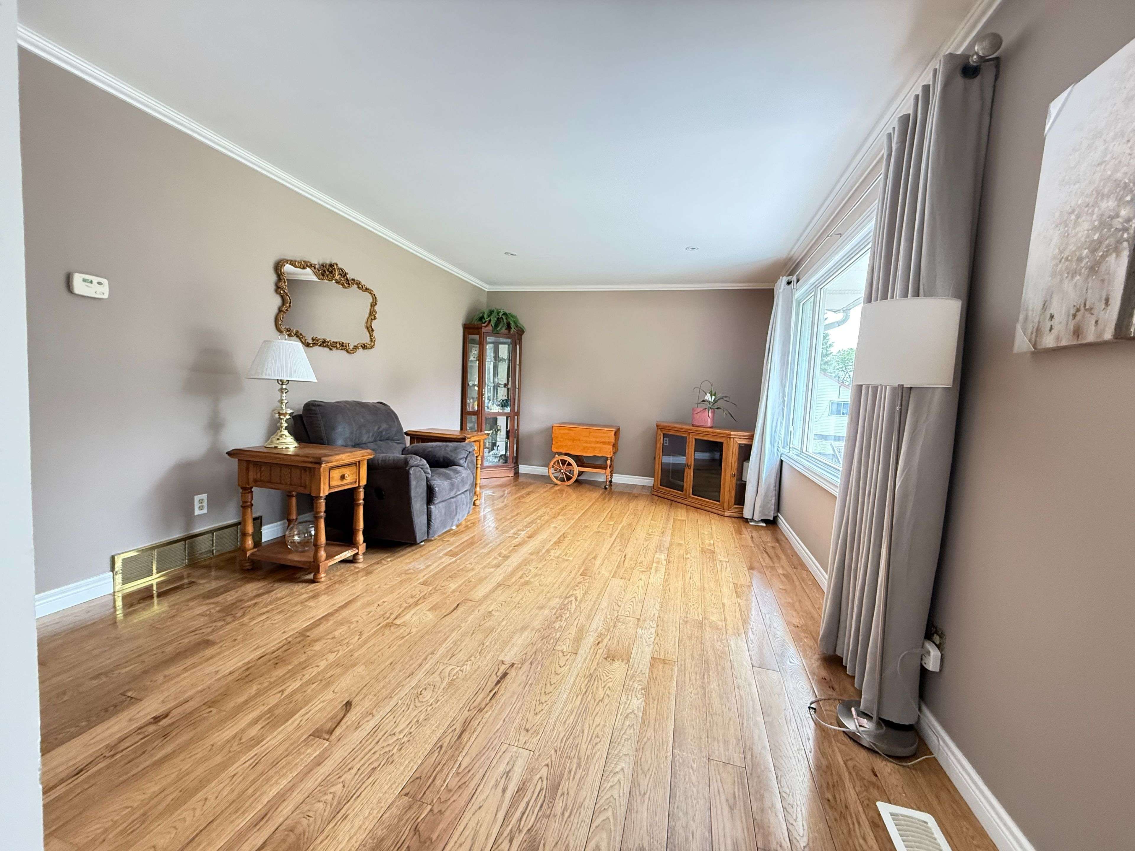Chatham-kent, ON N0P 2C0,47B York ST W
