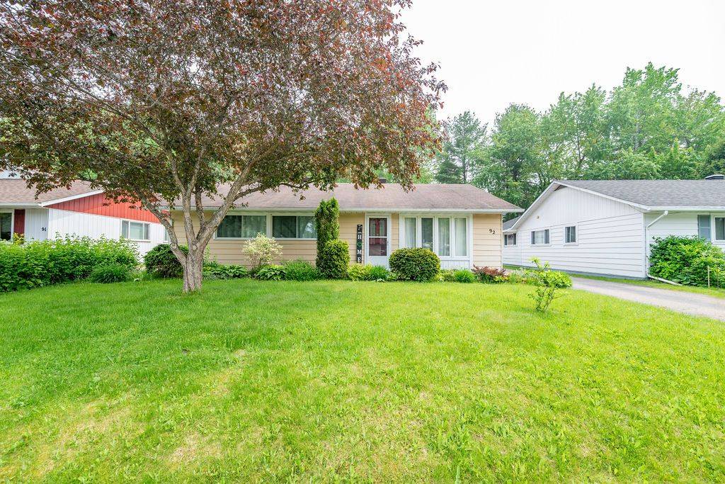 Deep River, ON K0J 1P0,92 Glendale AVE