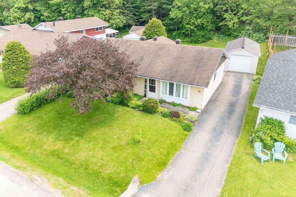 Deep River, ON K0J 1P0,92 Glendale AVE