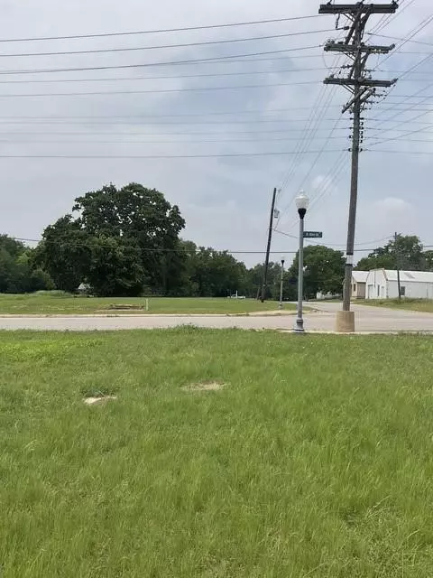 Bonham, TX 75418,123 N Main Street